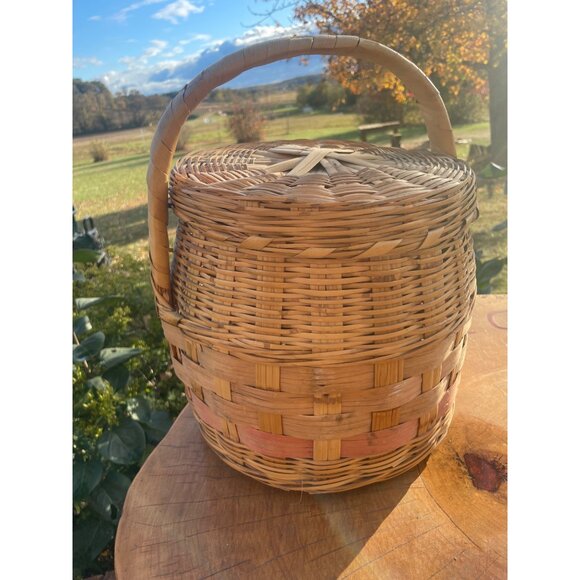 Vintage Woven Basket With Lid & Handle - Picture 4 of 7